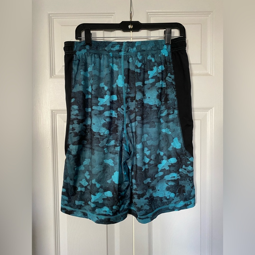 Men’s Large Under Armour Blue Athletic Shorts